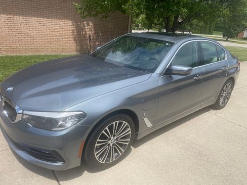 Used 2018 BMW 530e xDrive AWD/4WD image 2