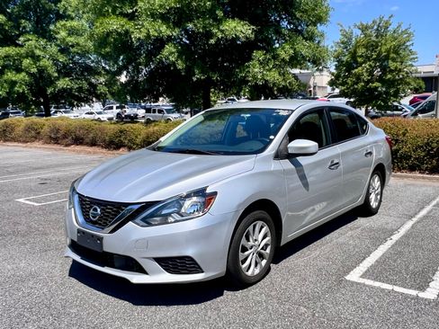 Used 2018 Nissan Sentra SV FWD image 1