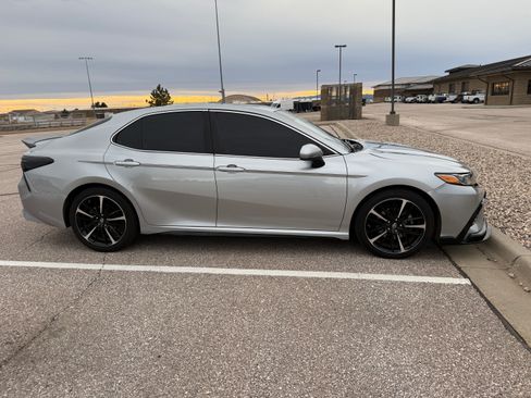 Used 2018 Toyota Camry SE image 6