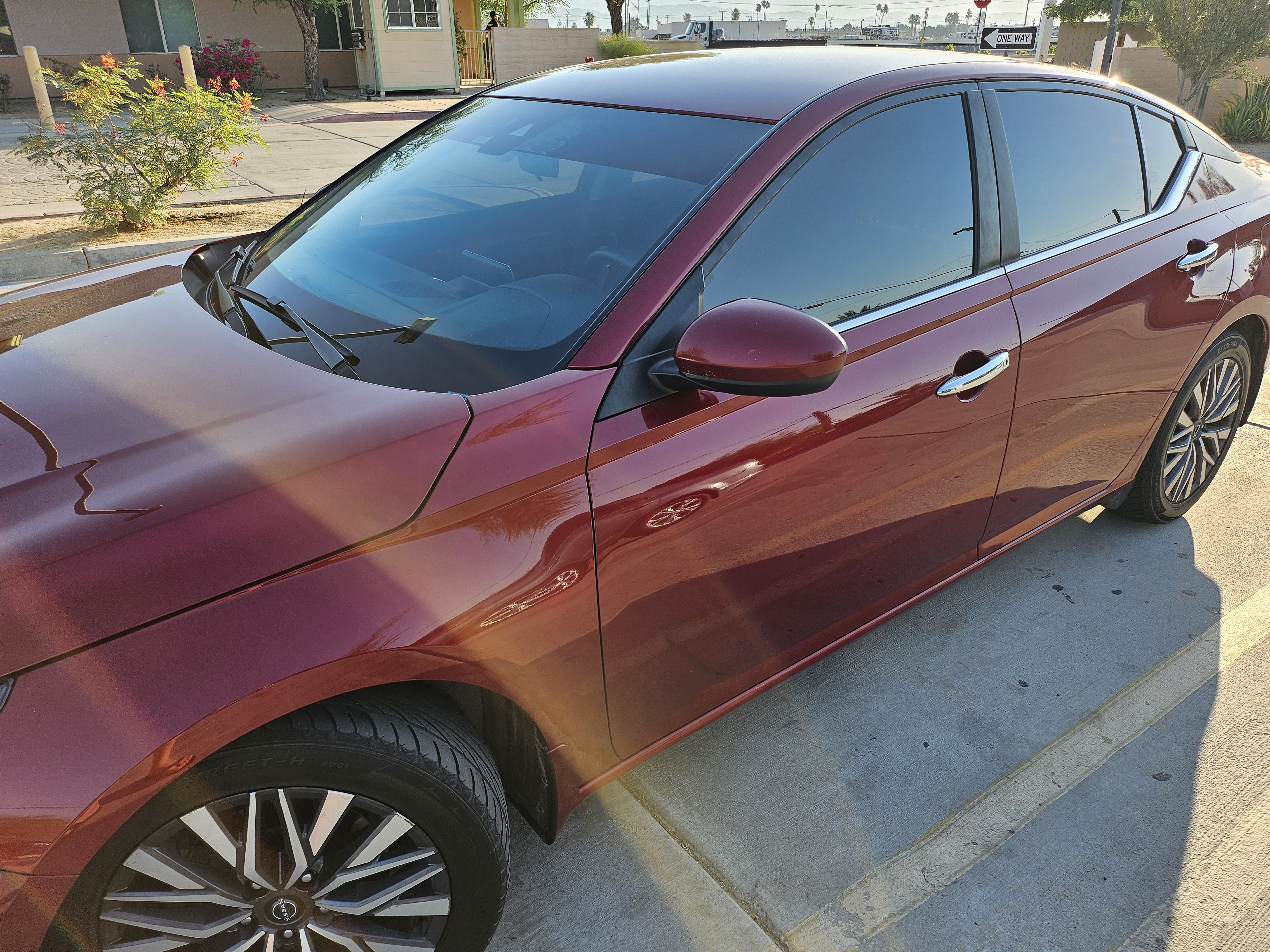 Used 2023 Nissan Altima 2.5 SV FWD image 2