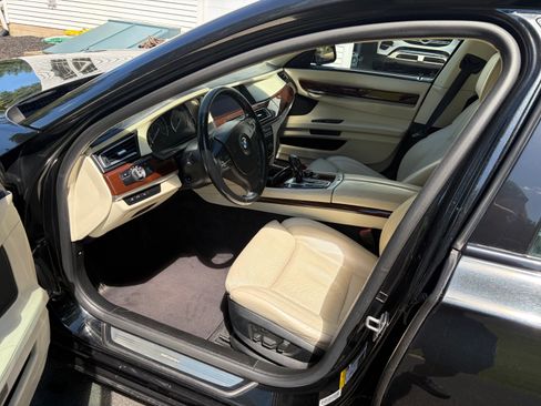 Used 2011 BMW 750i RWD image 19