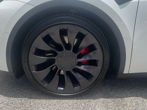 Used 2021 Tesla Model Y Performance AWD/4WD image 6