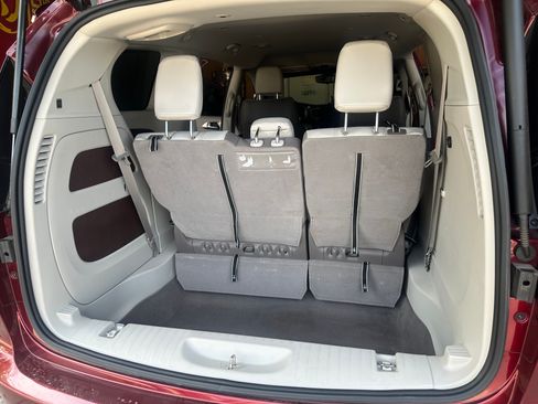 Used 2017 Chrysler Pacifica Touring-L FWD image 17