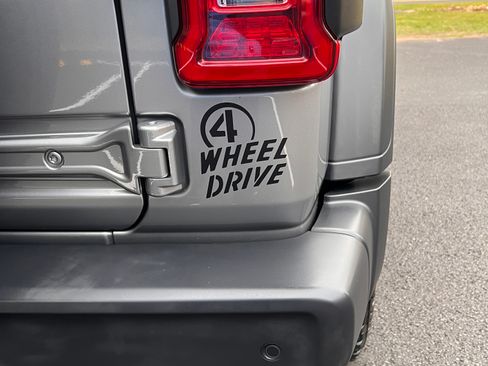 Used 2018 Jeep Wrangler Sport image 20