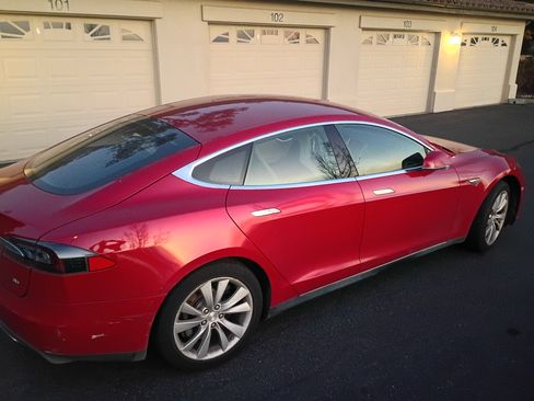 Used 2014 Tesla Model S 85D Sedan 4D image 4