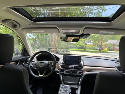 Used 2020 Honda Accord Touring image 12