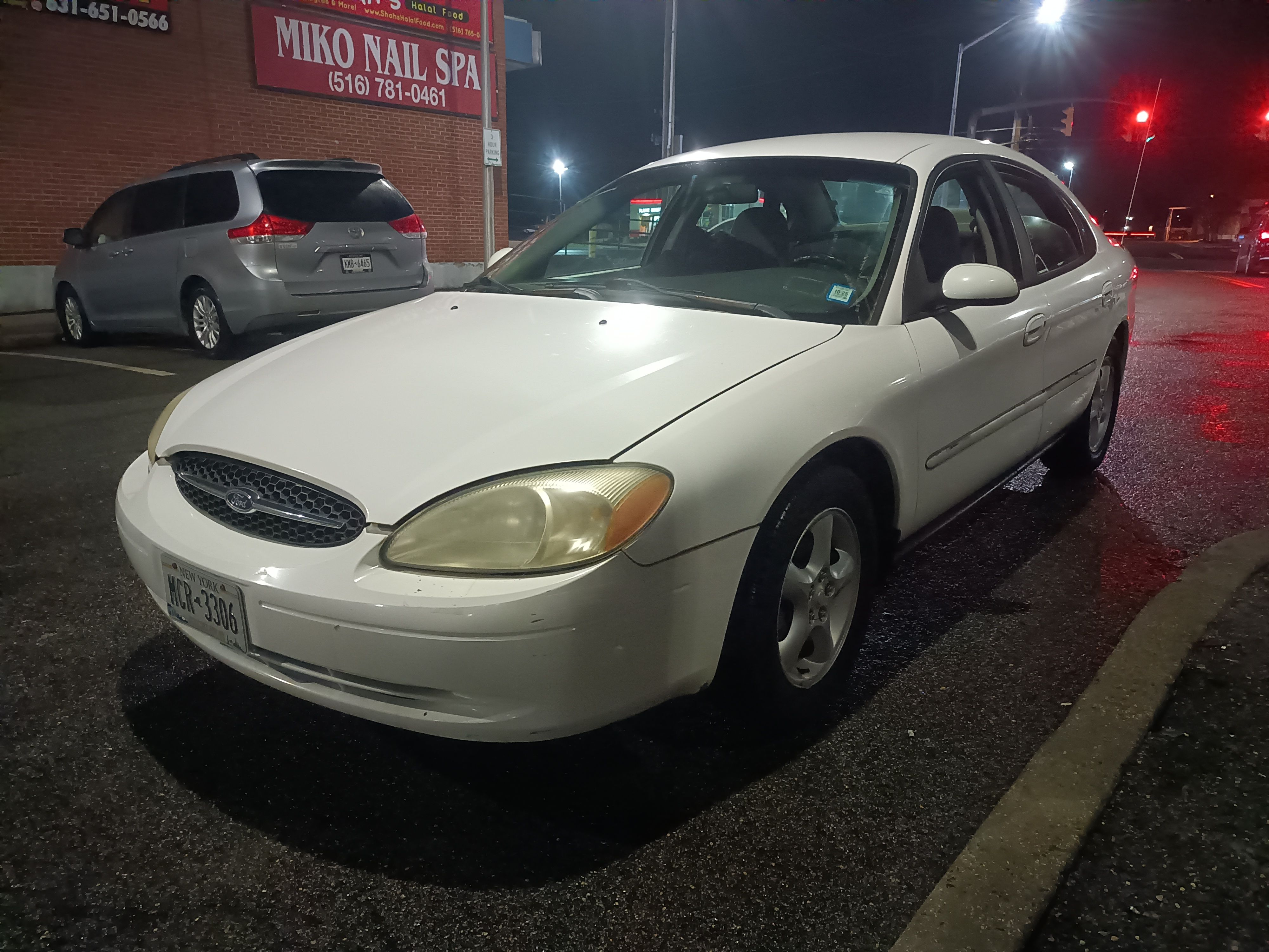 Used 2000 Ford Taurus SES FWD image 1