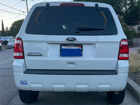 Used 2010 Ford Escape XLS FWD image 8