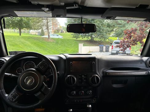 Used 2015 Jeep Wrangler Unlimited Sport w/ Quick Order Package 24S AWD/4WD image 8