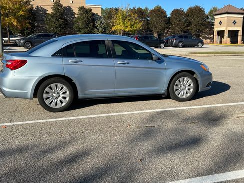 Used 2013 Chrysler 200 LX image 5