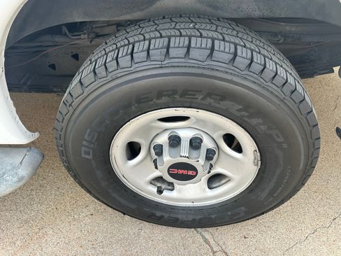 Used 2017 GMC Savana 2500 image 20