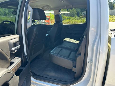 Used 2016 GMC Sierra 2500 Denali w/ Duramax Plus Package AWD/4WD image 9