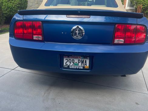 Used 2009 Ford Mustang Premium RWD image 4