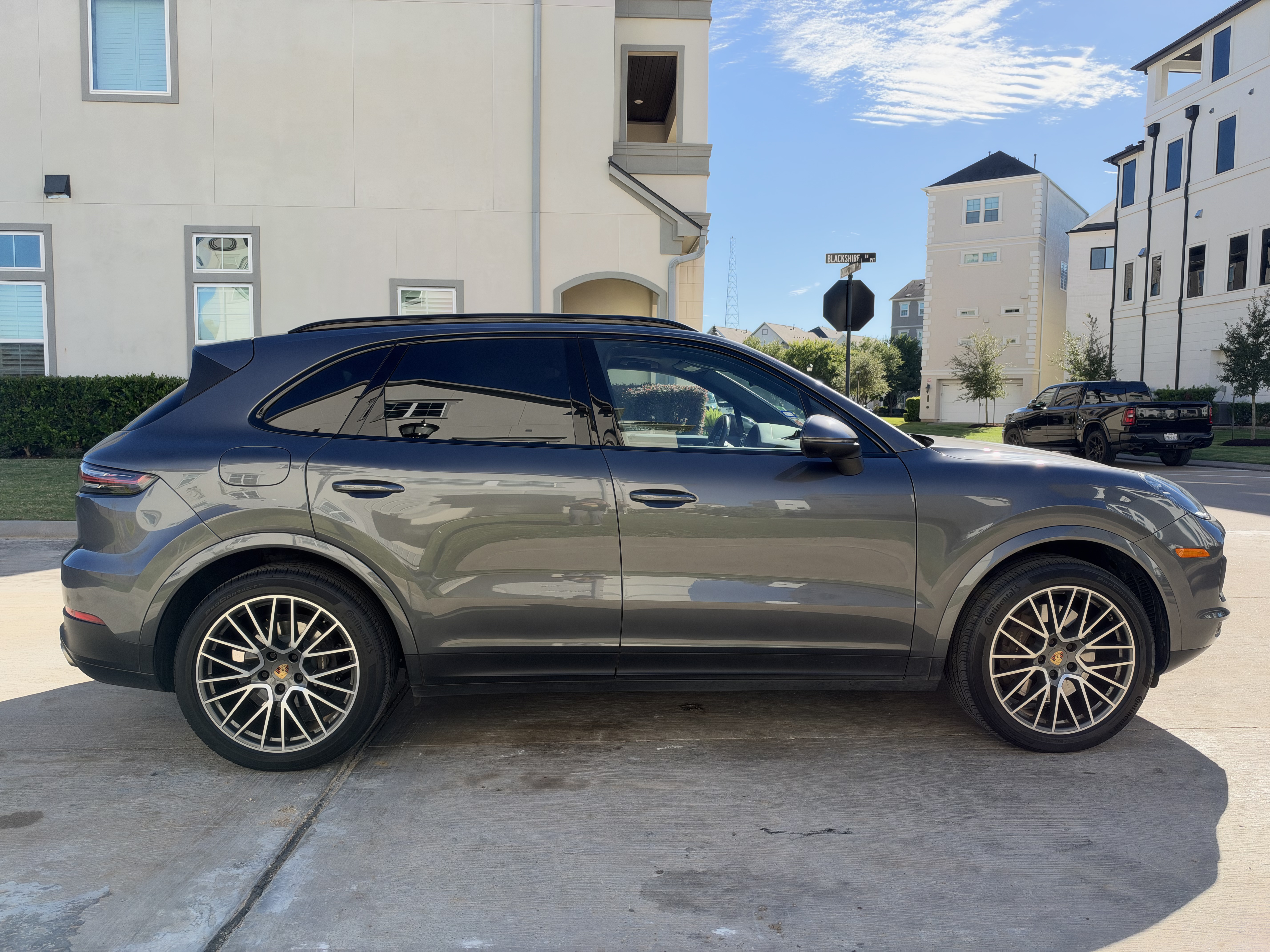 Used 2022 Porsche Cayenne AWD/4WD image 18