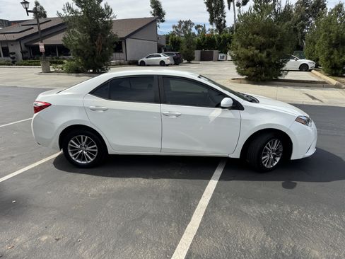Used 2015 Toyota Corolla LE image 2