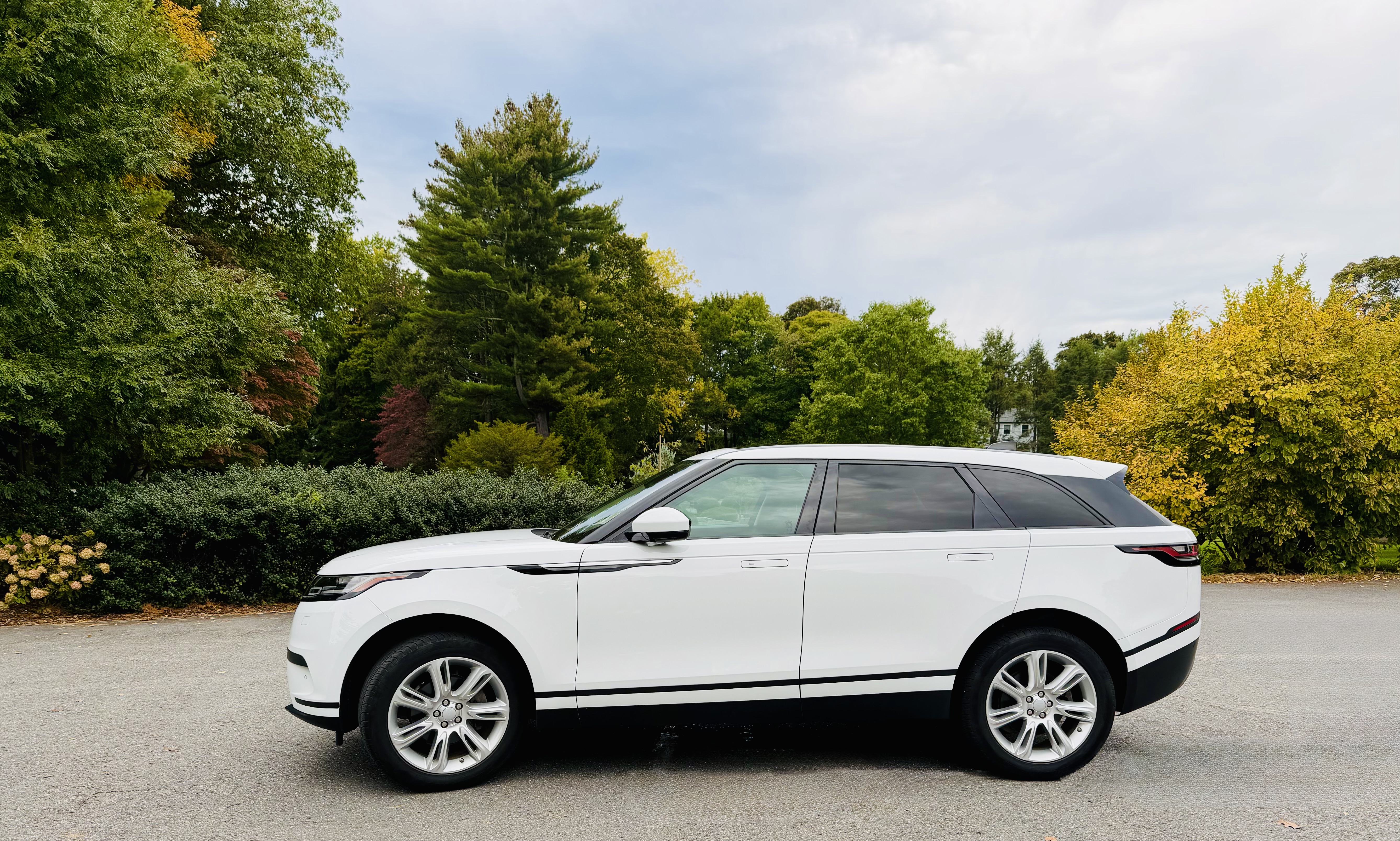 Used 2020 Land Rover Range Rover Velar S AWD/4WD image 2