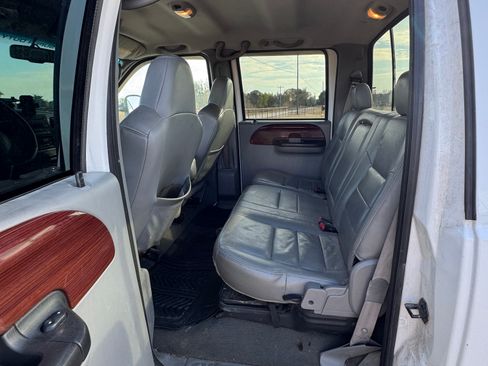 Used 2006 Ford F350 XLT image 6