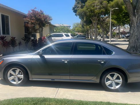 Used 2015 Volkswagen Passat 1.8T Limited Edition FWD image 11