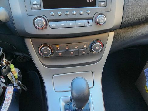 Used 2013 Nissan Sentra S image 28