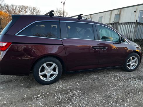 Used 2013 Honda Odyssey LX image 2