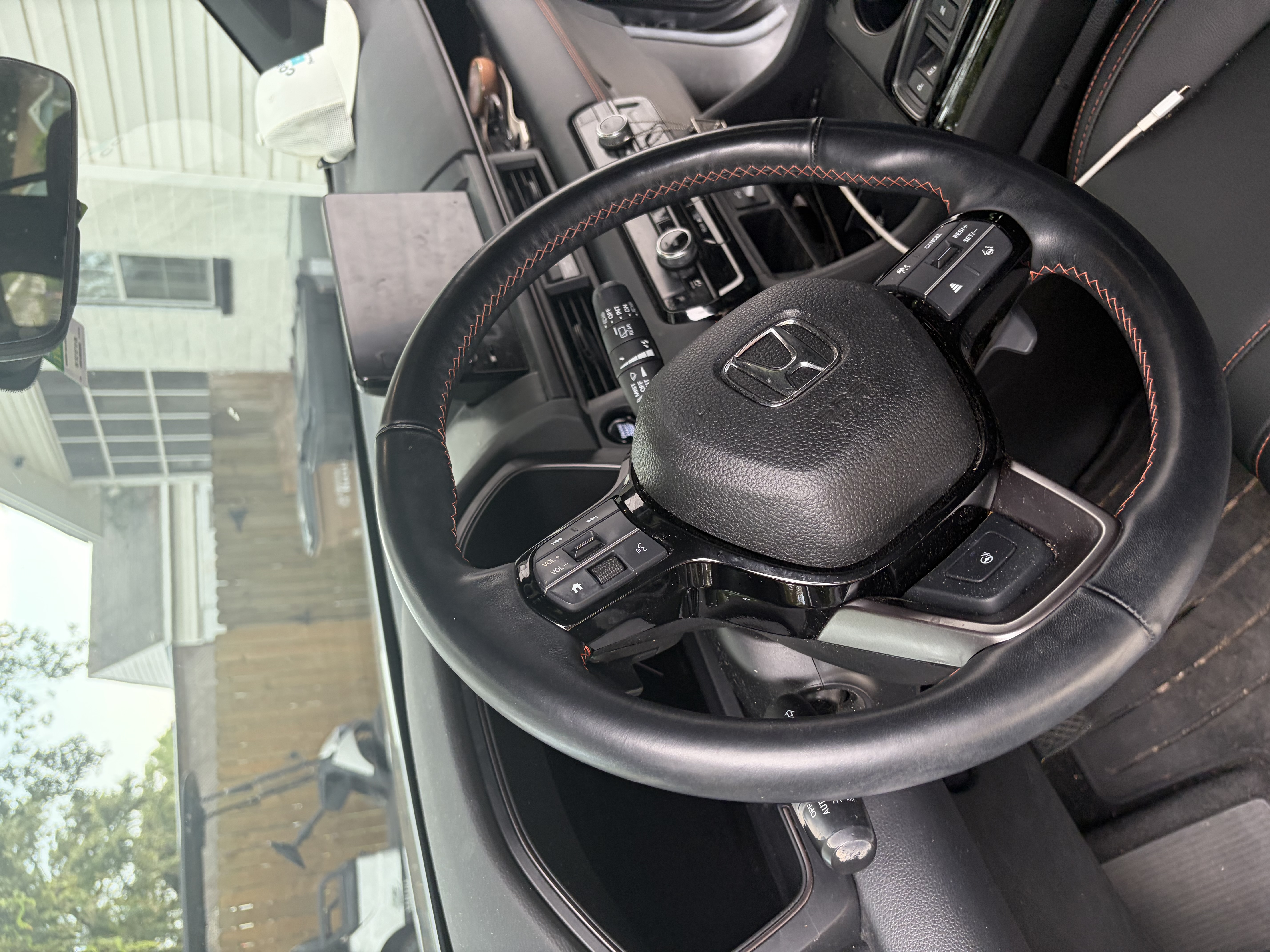 Used 2025 Honda Pilot TrailSport image 11