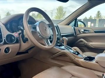 Used 2014 Porsche Cayenne Platinum Edition AWD/4WD image 2