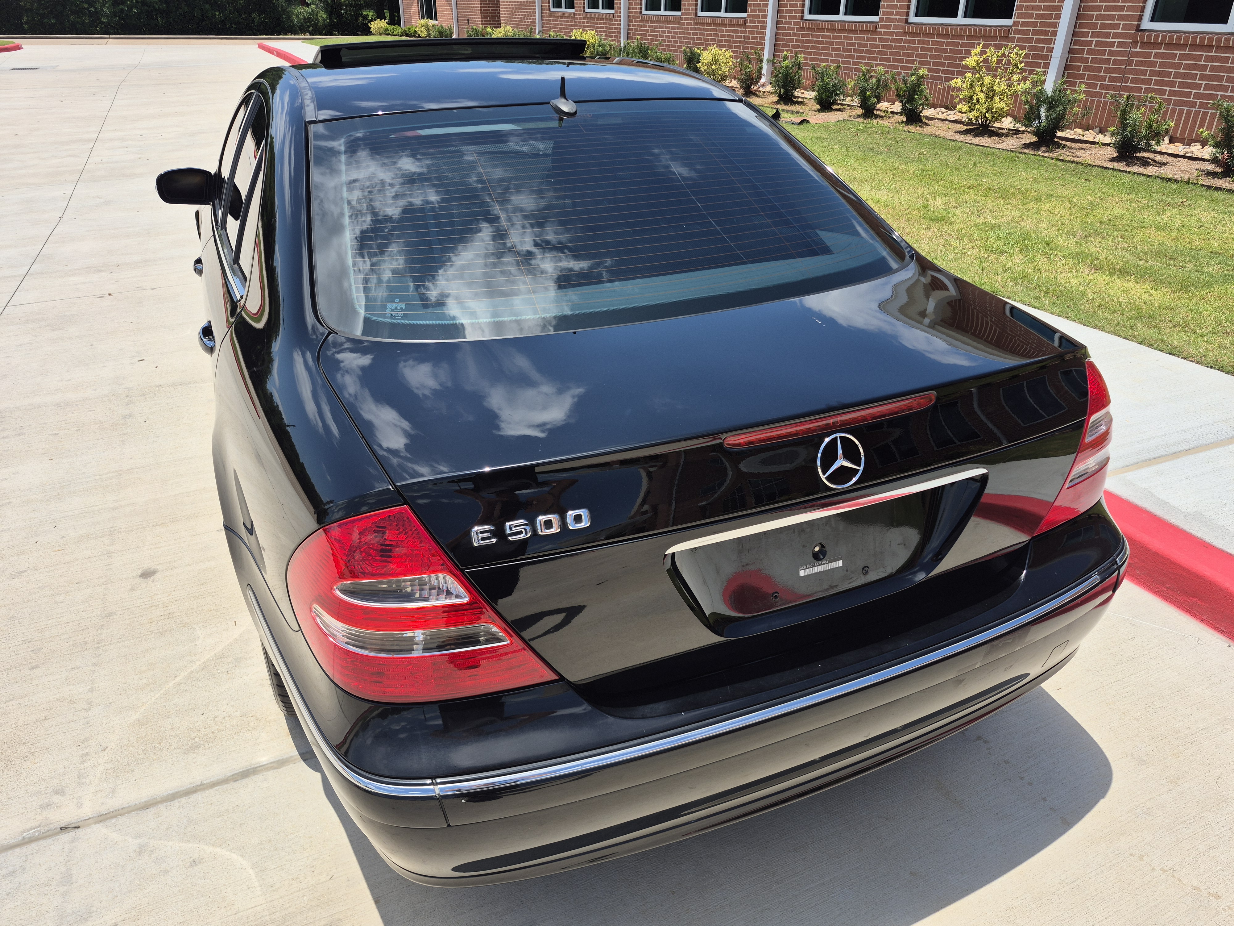 Used 2005 Mercedes-Benz E 500 Sedan image 4