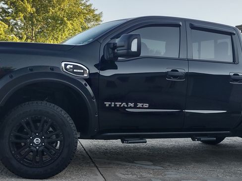 Used 2018 Nissan Titan S image 17