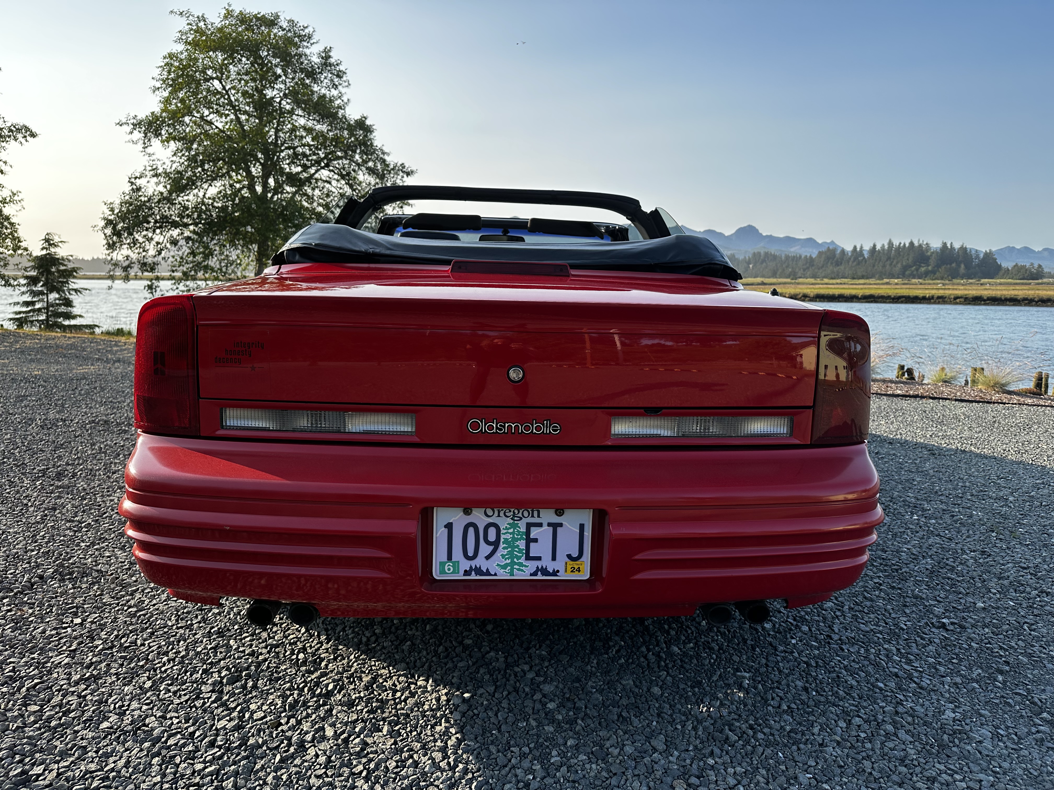 Used 1994 Oldsmobile Cutlass Supreme Convertible FWD image 9
