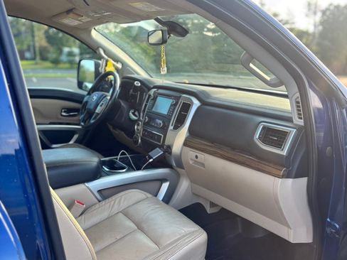 Used 2017 Nissan Titan SL AWD/4WD image 11