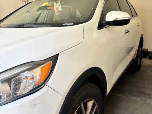 Used 2017 Kia Sorento LX w/ LX Convenience Package image 2
