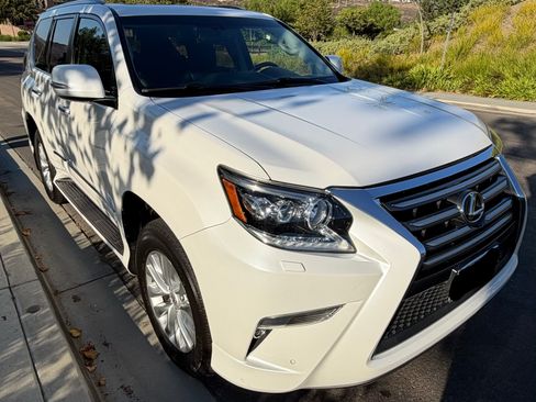 Used 2017 Lexus GX 460 Premium w/ Premium Package AWD/4WD image 4
