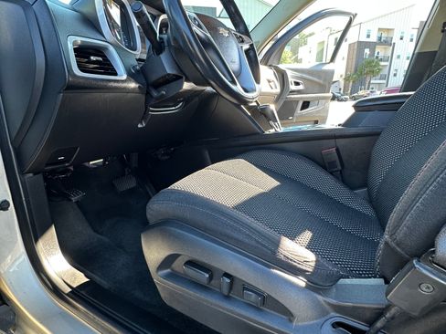 Used 2016 Chevrolet Equinox LT w/ Convenience Package image 17