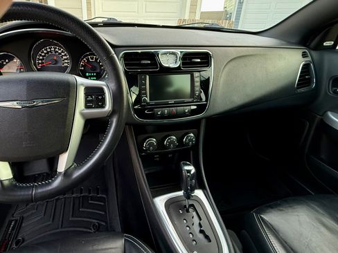 Used 2014 Chrysler 200 S image 8