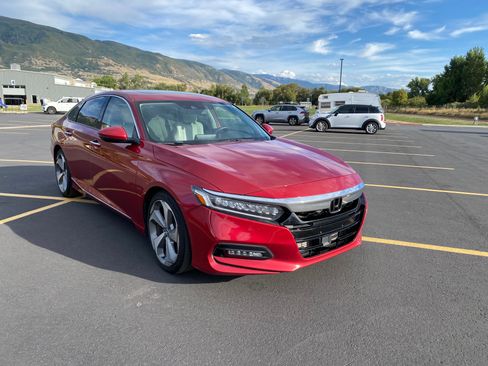 Used 2018 Honda Accord Touring image 4