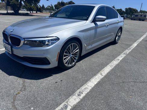 Used 2019 BMW 530e w/ Convenience Package image 2