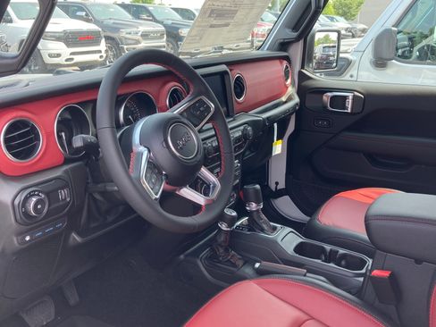 Used 2023 Jeep Wrangler Unlimited Rubicon 4xe image 2