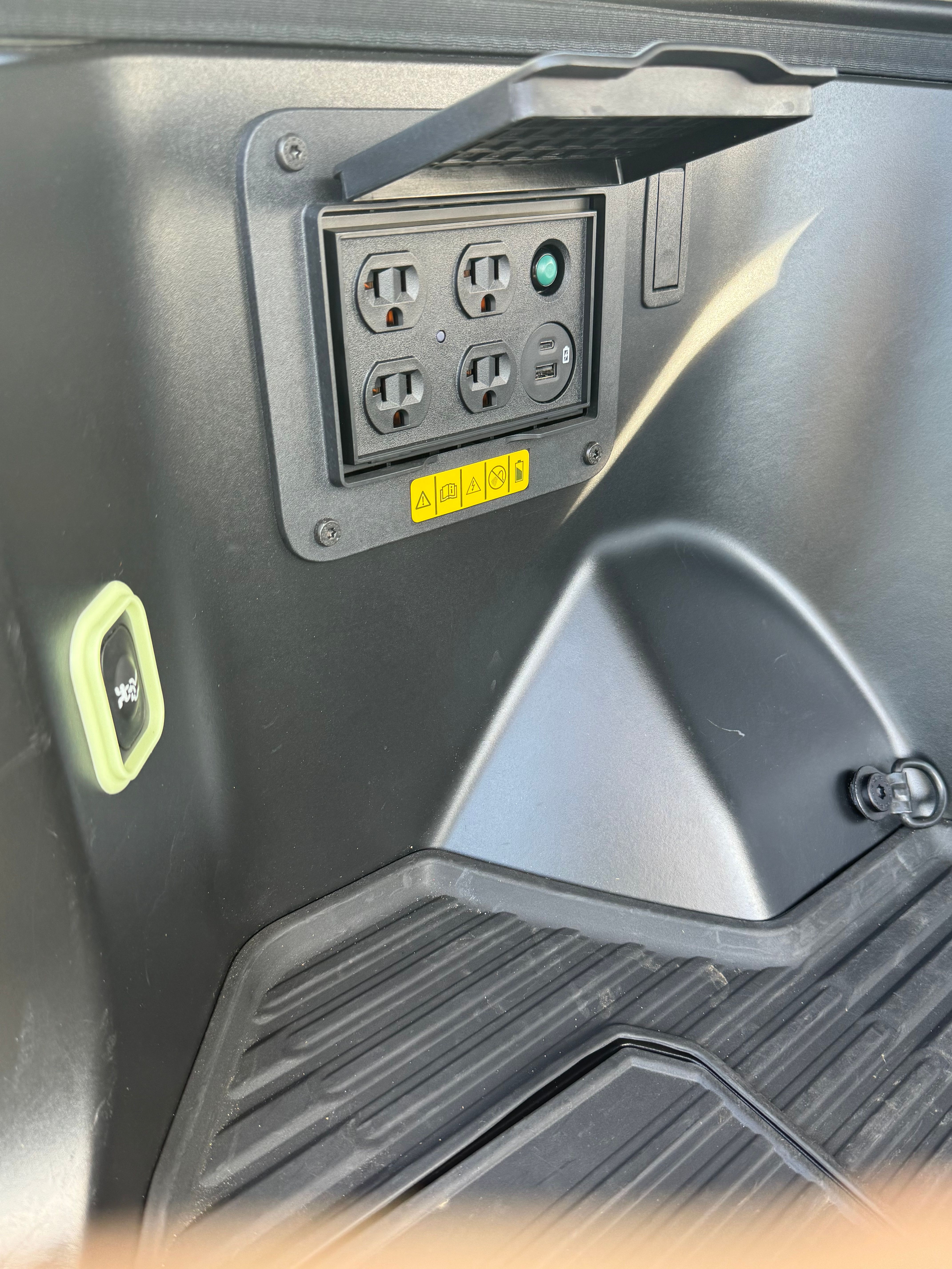 Used 2022 Ford F150 Lightning Lightning Lariat AWD/4WD image 8