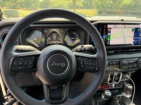 Used 2024 Jeep Wrangler Unlimited Rubicon 4xe w/ Safety Group AWD/4WD image 22