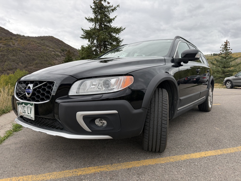 Used 2016 Volvo XC70 T5 Platinum w/ Protection Package AWD/4WD image 2