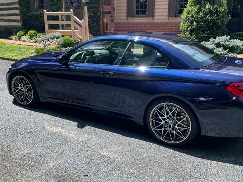 Used 2018 BMW M4 Convertible RWD image 5
