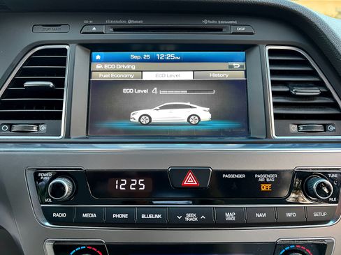 Used 2016 Hyundai Sonata Plug-In Hybrid image 16