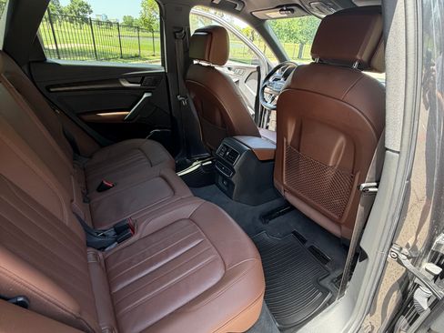 Used 2019 Audi Q5 2.0T Premium w/ Convenience Package AWD/4WD image 9
