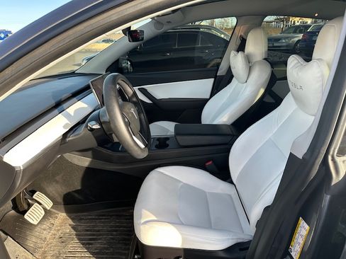 Used 2021 Tesla Model Y Performance image 10