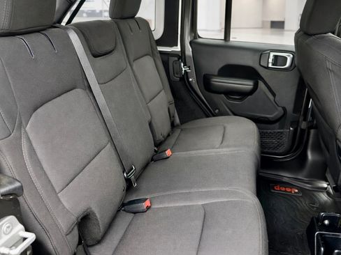 Used 2018 Jeep Wrangler Unlimited Sport S image 9