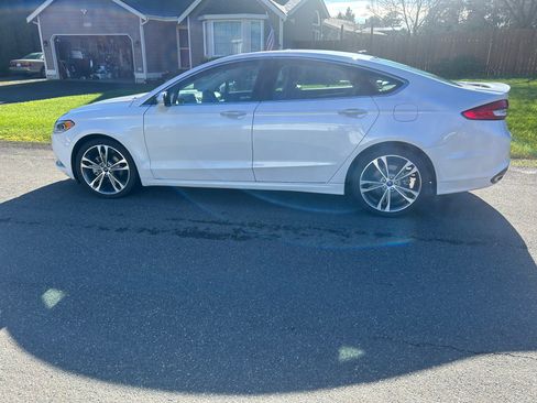 Used 2017 Ford Fusion Titanium image 2
