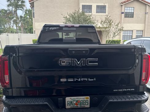 Used 2022 GMC Sierra 3500 Denali w/ Denali Black Diamond Edition image 20