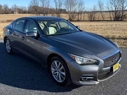 Used 2015 INFINITI Q50 2.0t w/ Moonroof Package image 1