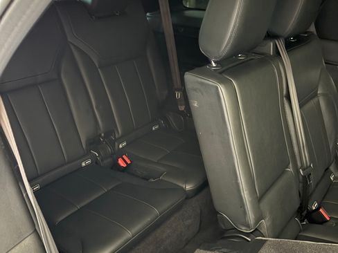 Used 2020 Land Rover Discovery Landmark AWD/4WD image 13