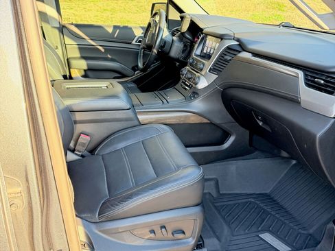 Used 2020 GMC Yukon XL Denali w/ Denali Premium Package image 17